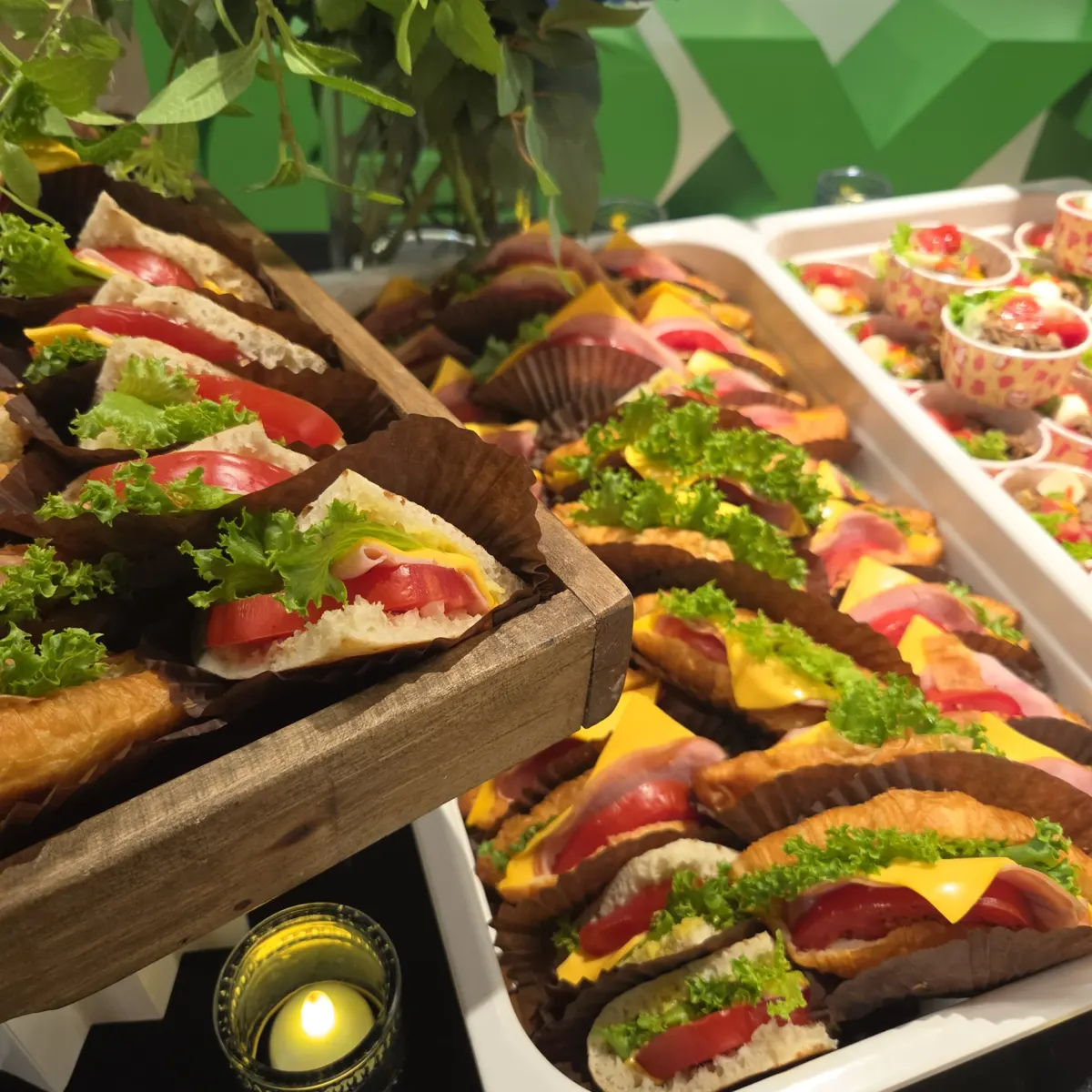 삼성동 코엑스 런치 케이터링 햄과 치즈를 넣은 크루아상 샌드위치 세팅