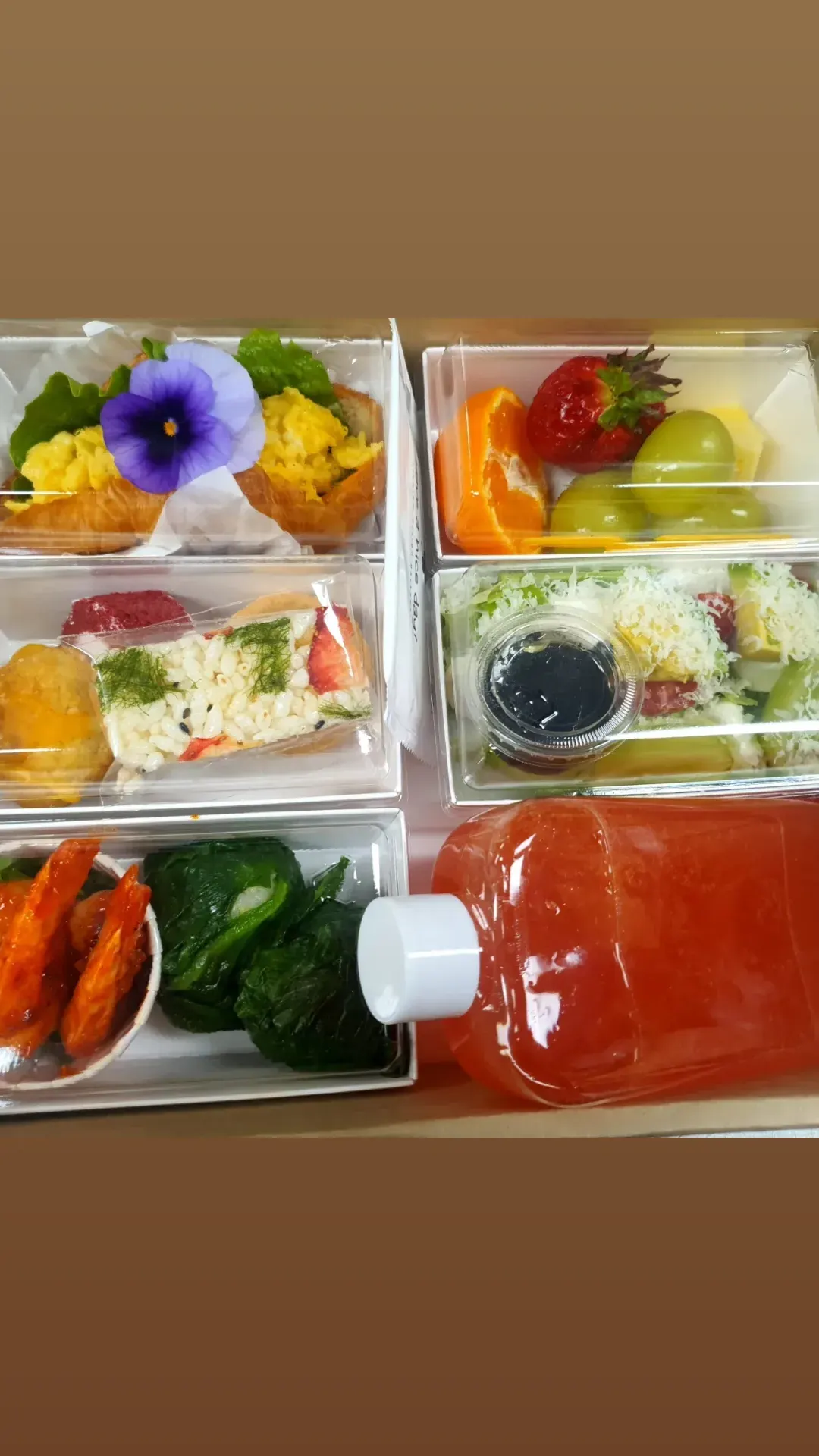 서울 사무실 케이터링 투명 용기 식사 구성 완성 단계